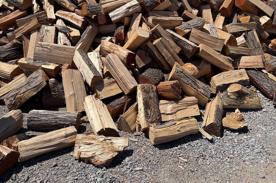 Seasoned, Cut & Split Hardwood Firewood in Barrie, Orillia, Midland, Gravenhurst, Bracebridge, Huntsville, Collingwood, Wasaga Beach, Innisfil